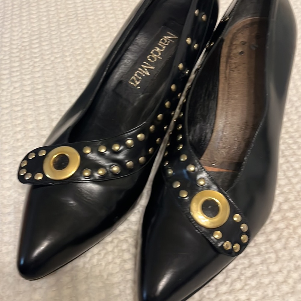 Women’s Nando Muzi Black Heels Size 8.5 Gold Stud Accents Made in Italy Pointed - Picture 6 of 8